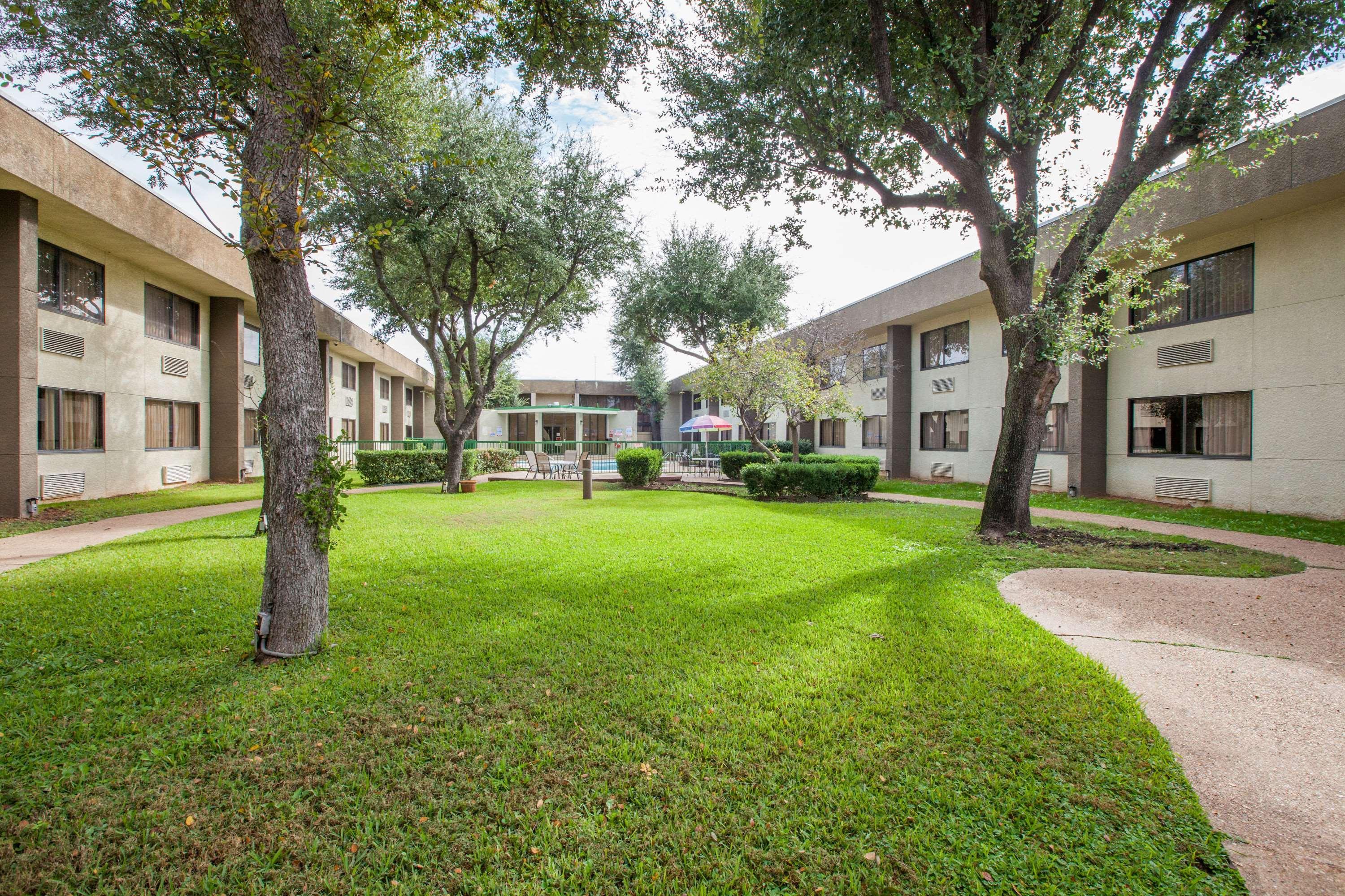 Days Inn By Wyndham Sherman Esterno foto